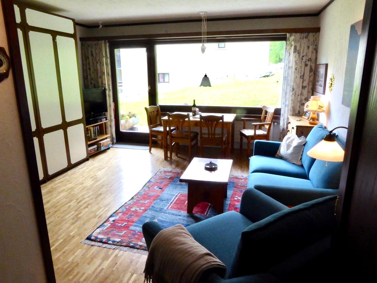 Wohnbereich mit Blick nach draußen