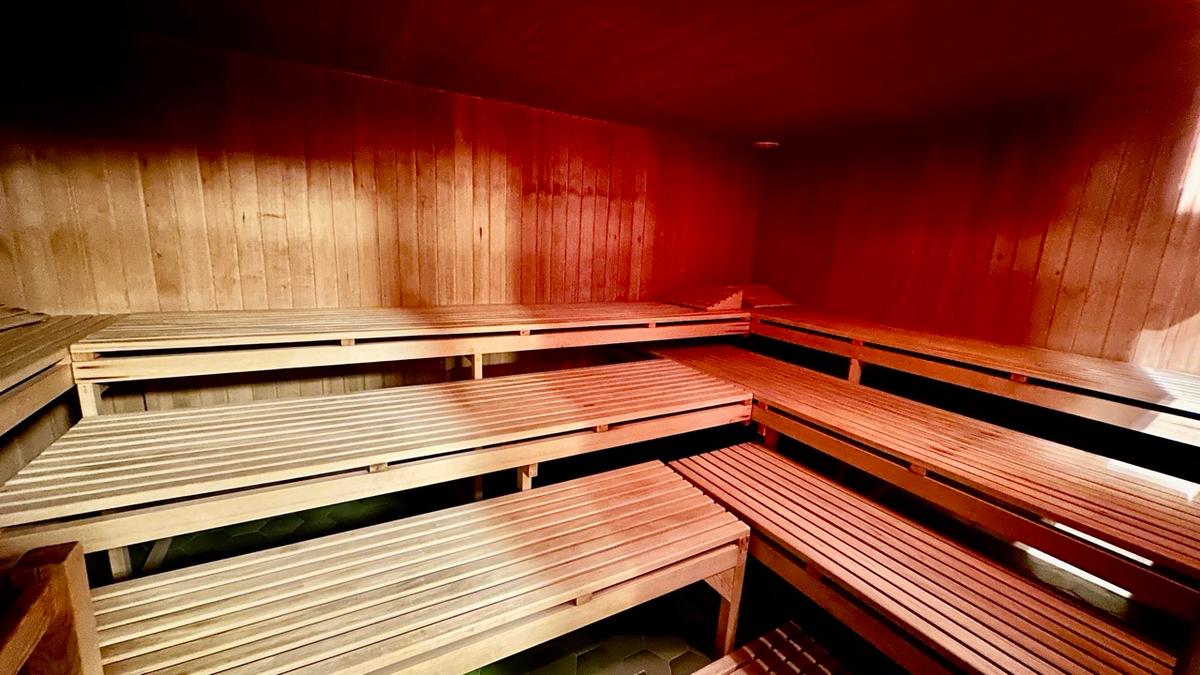 Saunabereich mit Holzverkleidung